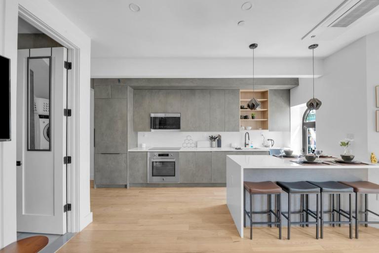 Bright 2BR Duplex w Balcony, WD in Brooklyn - Chambres d'hôtes Brooklyn