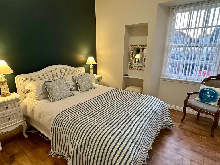 Central Apartment - 2 King beds - Nautical Theme - B&B Ayr