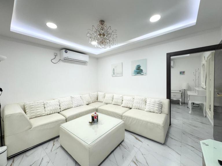 Velmora 1BR Apartment 13 - Chambres d'hôtes Abou Dabi