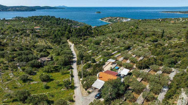 Holiday Home Roza with Whirlpool by Villas Guide - B&B Vela Luka