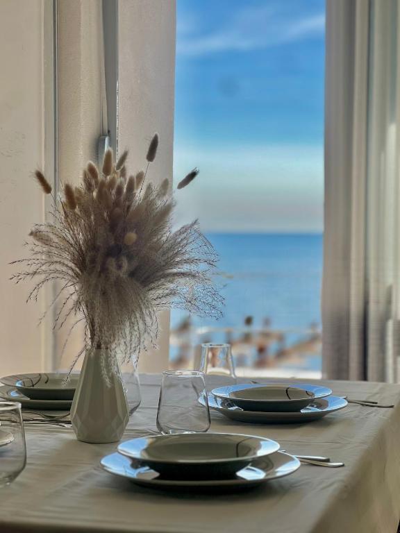 Sea Side Apartment With Balcony - Ferienwohnung Durrës