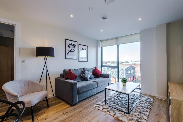 Modern 2BR 2BA - Parking - Easy Access to the City - Bed and Breakfast Liverpool