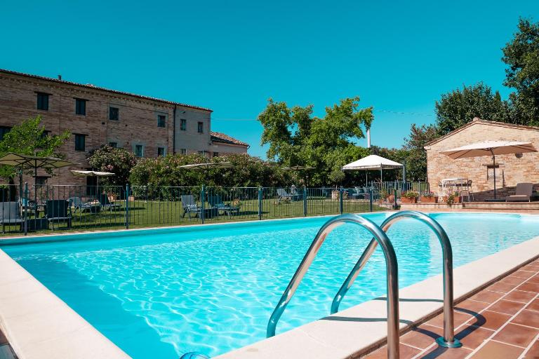 Belvedere Rosa Country House - Self-Catering Apartments with Pool and Views - B&B Mogliano