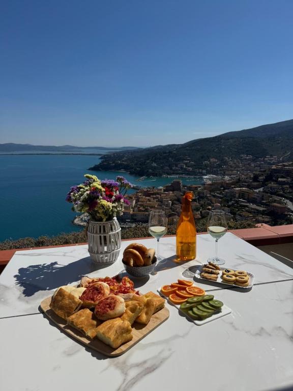 Aurora House -vista mare mozzafiato e parcheggio - B&B Porto Santo Stefano