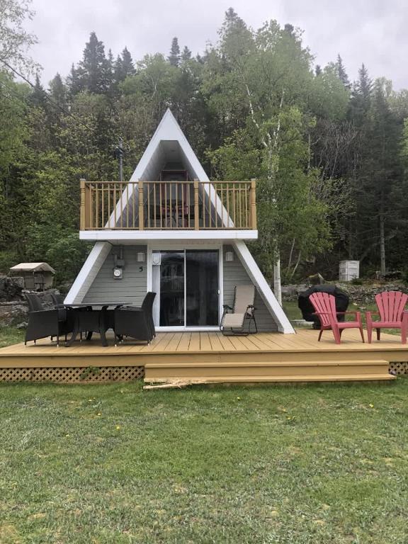 Chalet Le Pointu - St-Lawrence River View - Bed and Breakfast Rivière-du-Loup