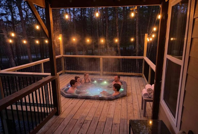 Dogwood Cottage with Private Fire Pit & Sleeps 6 - Bed and Breakfast Menlo