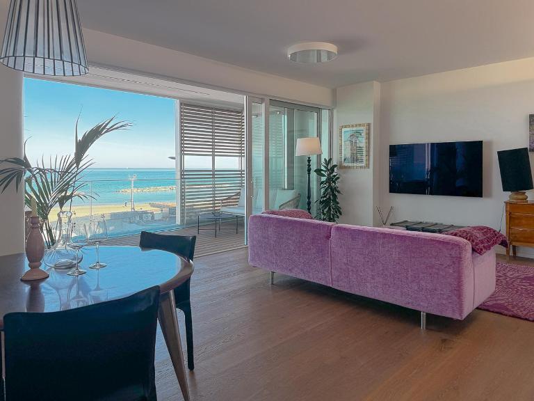 Beachfront, Furnished Terrace & Comfort by Host Hero - Ferienwohnung Civitanova Marche