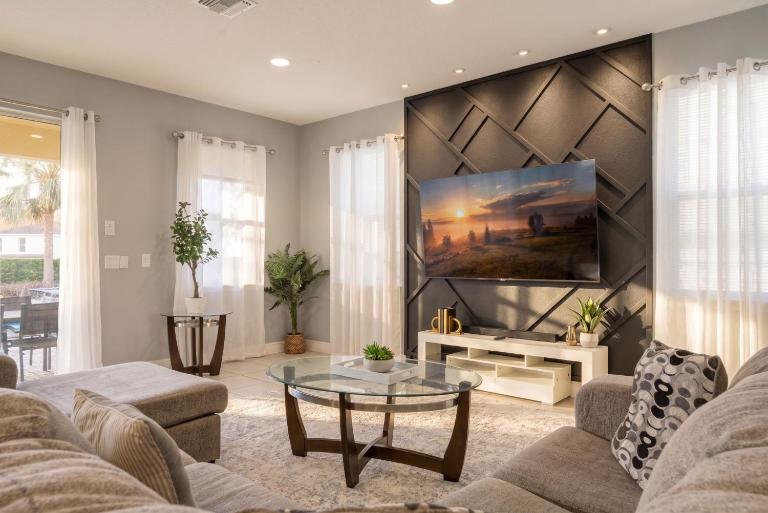 Family 5BR Retreat with Pool and Themed Bedrooms - Bed and Breakfast Orlando