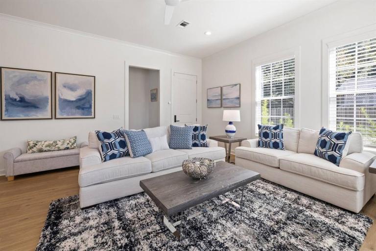 3BR Townhome - Sleeps 6 - Pool - Bed and Breakfast Pass Christian