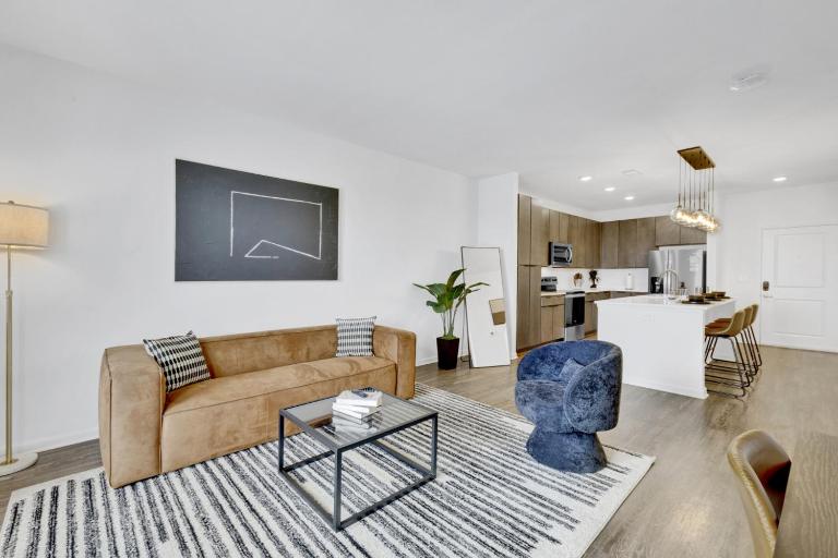 Spacious Oasis with Pool, Gym, and Stunning City Views - B&B Birmingham