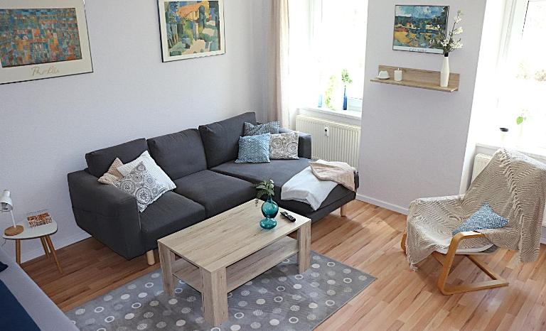 Sei hier Gast - FEWO 2 Ferienwohnung im Gesindehaus Warmsdorf, zentral zwischen Aschersleben, Bernburg und Staßfurt - B&B Güsten