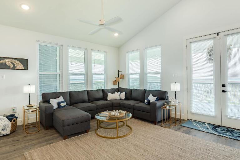 Luxury Home Steps to the Sand - B&B Freeport
