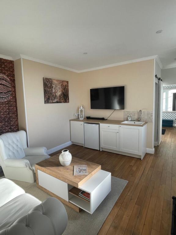 La Galerie, suite pour 2 personnes avec chambre supplémentaire possible - Chambres d'hôtes Saint-Fargeau