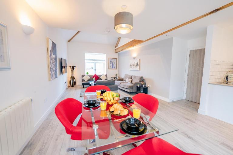 Luxury Penthouse - Central Newport City Centre With Fast WiFi - Chambres d'hôtes Newport