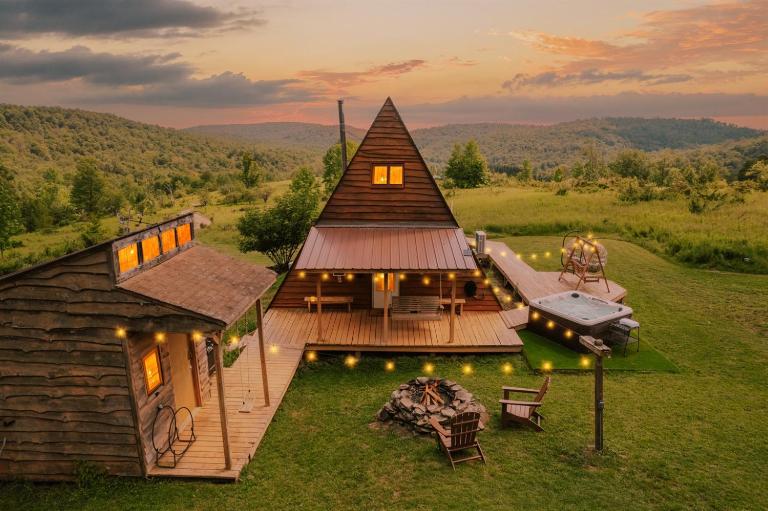 25-Acre Private Retreat w UTV, Hot Tub, Fire Pit, Trails & Stunning Views - Ferienwohnung Roscoe