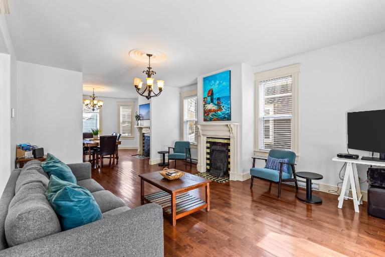 Victorian 4BR 25BA 2Parking Near Parks & DT - B&B San Juan de Terranova