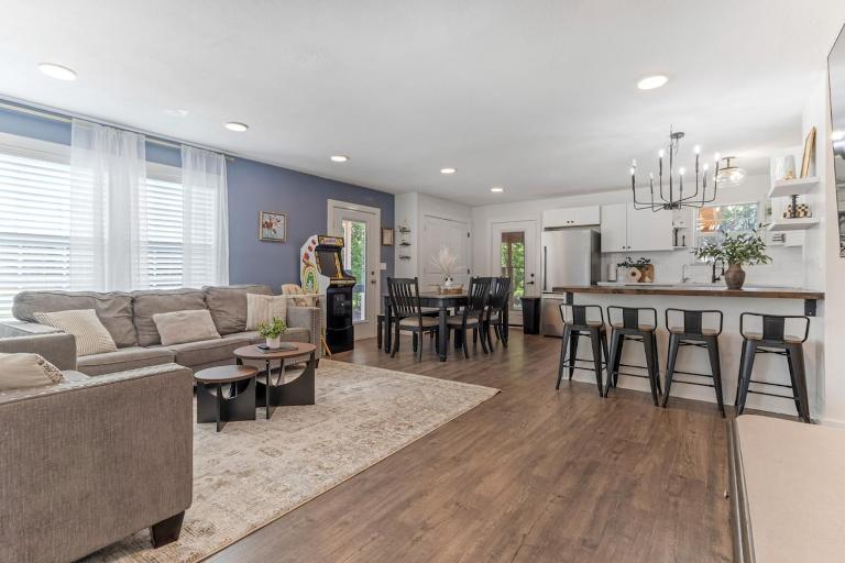 Work & Play Retreat Sleeps 7 BBQ, Arcade & Fresh Eggs - Ferienwohnung Boiling Springs