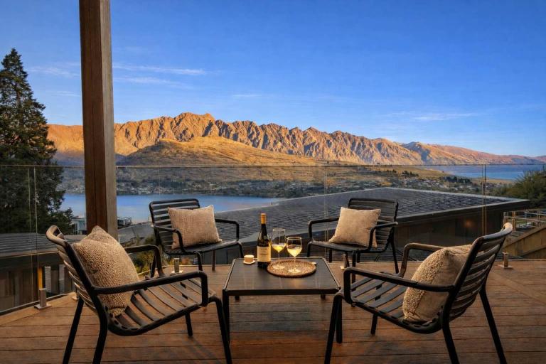 Epic Queenstown Views - Huge Deck - Gear Storage - Chambres d'hôtes Queenstown