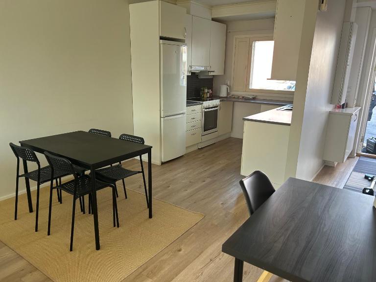Bright & Cozy 2BR in Central Närpes with easy 24h Check-in - B&B Finby