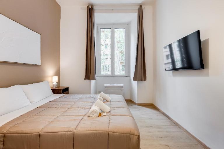 Luxury 4BR Apartment Newly Renovated, 2 Bathrooms, Smart Tv - Chambres d'hôtes Rome