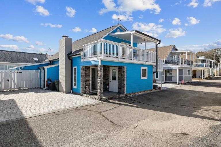 Pebbles Hideaway- 2 Blocks to Beach- Grill- 6 Bds - B&B Myrtle Beach