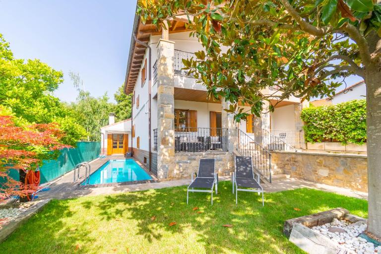 Gran casa rural con piscina a 3 mi de Pamplona - B&B Zizur Mayor