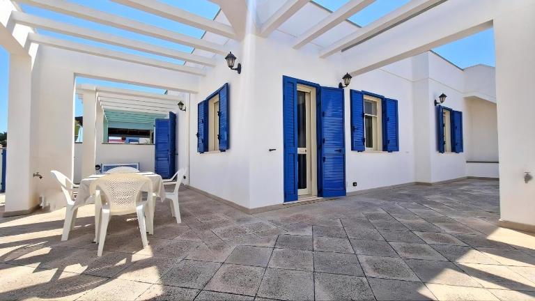 VILLA BLUE SKY - Ampio Spazio Esterno Attrezzato - B&B Lido Marini