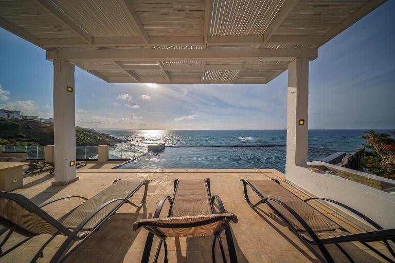 Villa Pantheon with Private Pool & Jacuzzi - B&B Pomos