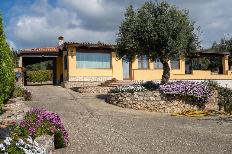 Villa Nespola - ampi spazi e vista mozzafiato - Chambres d'hôtes Sèrapo