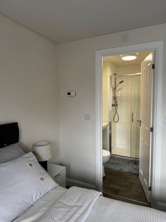 Bierton - Aylesbury Room Private bath and free parking - Bed and Breakfast Broughton