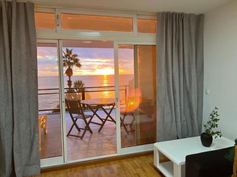 Atlantic Edge - Relaxing Beachfront Escape Formosa - B&B Funchal