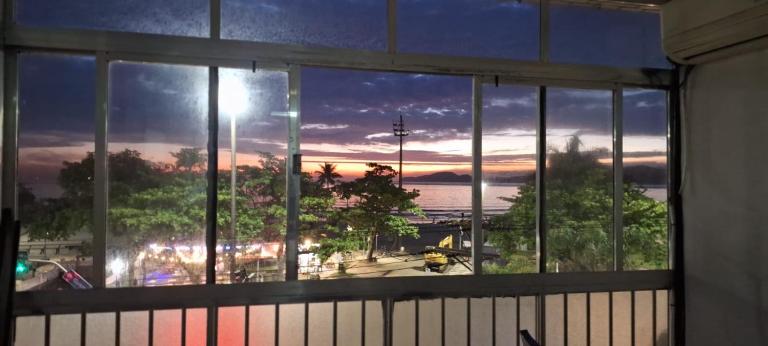 Frente pro Mar Pé na Areia APTO COMPLETO 2 quartos - Chambres d'hôtes Santos