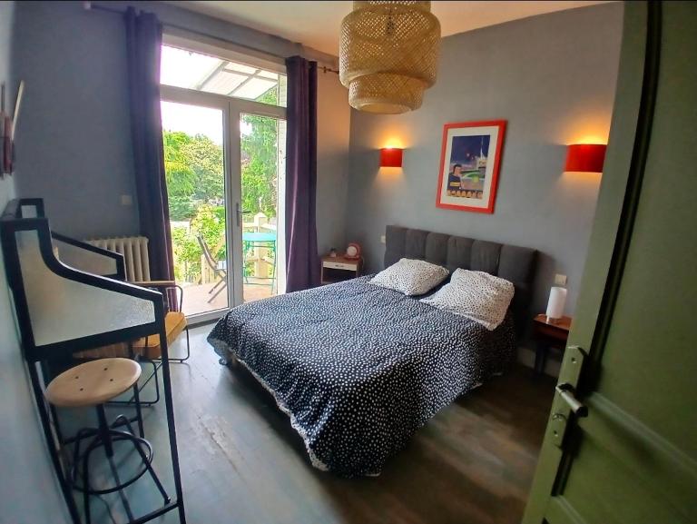 Cyrus House - maison complète 90m2 - Bed and Breakfast Le Mans