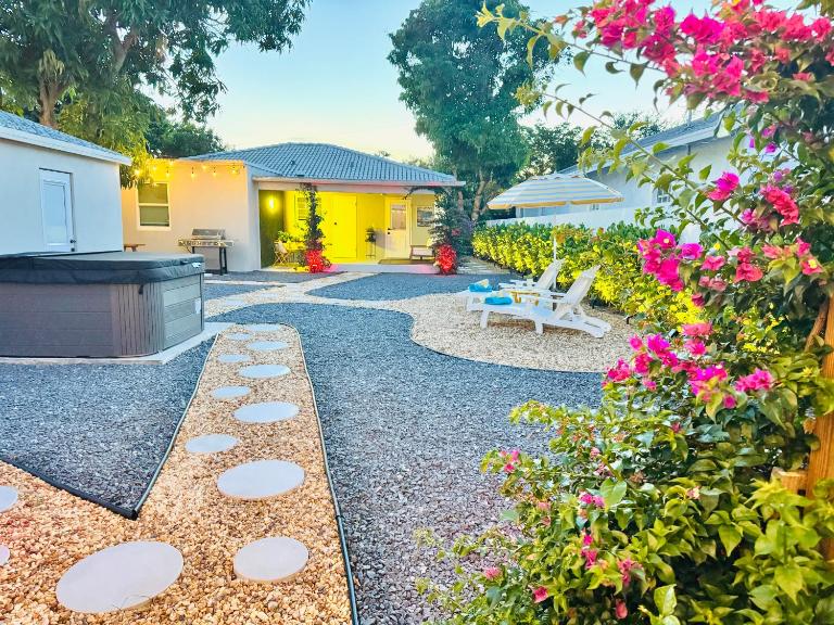 Italian Amalfi Cottage - Walk to the beach - Hot Tub - Ferienwohnung Lake Worth Beach