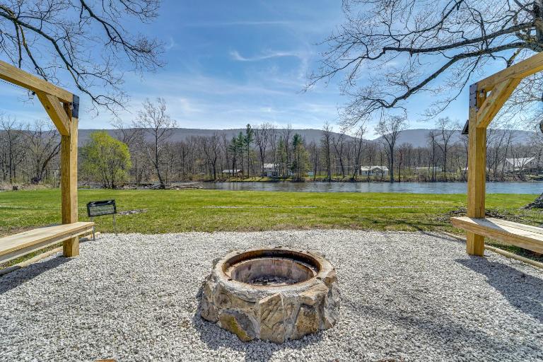 'Slate Drake Cabin' on Penns Creek w/ Deck & BBQ - B&B Millmont