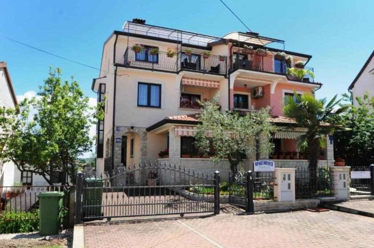 Apartments with A - C in Funtana-Istrien 55151 - Bed and Breakfast Funtana