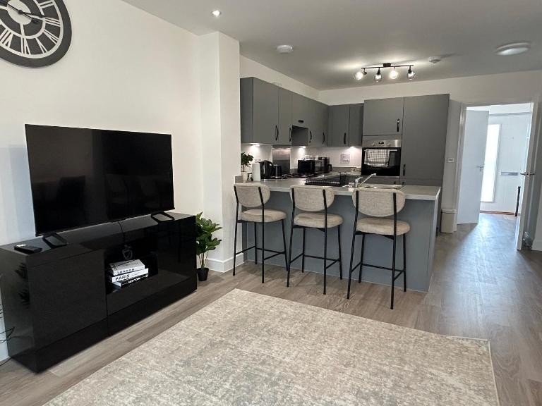 Newly Built 3BR Beautiful Quiet Estate Close To Darent Valley Hospital - Chambres d'hôtes Stantway