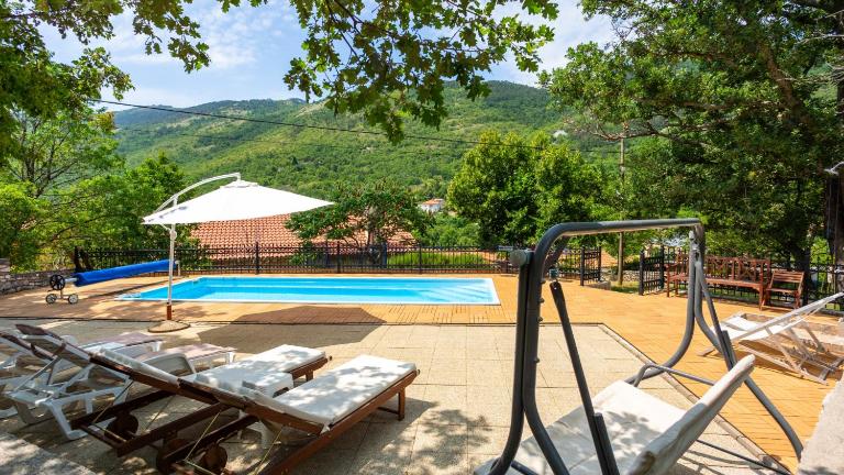 House Mirjana with pool by Villas Guide - B&B Brseč