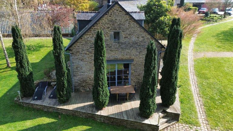 Gites la Rifflais - L'étang - vue sur étang privé - B&B Langourla