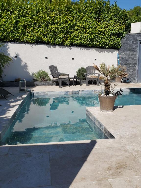 Annecy poisy Studio a 9 minutes du lac Annecy avec piscine privée - Ferienwohnung Poisy