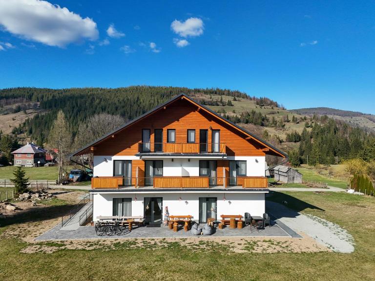 Pensiunea IZBUCUL GALBENEI - B&B Galbena