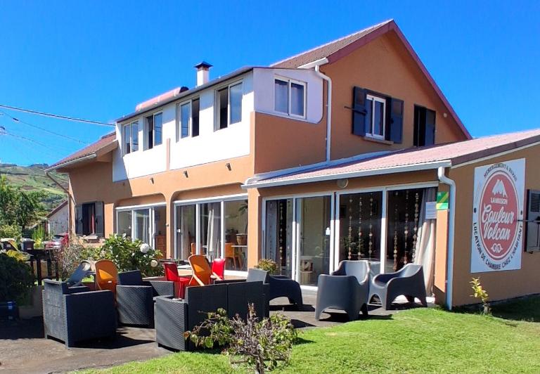 La Maison Couleur Volcan - Bed and Breakfast Le Tampon