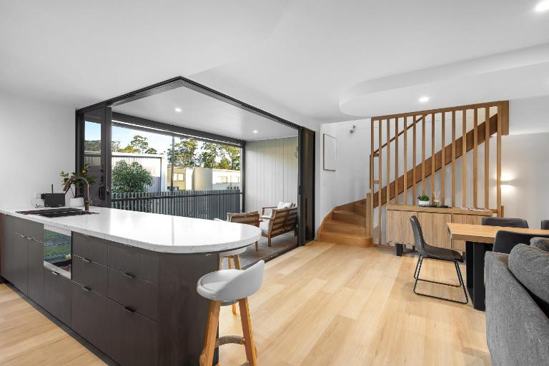 Azure Townhouse - Spacious Luxe 3BR With PS4 - Ferienwohnung Mount Isa