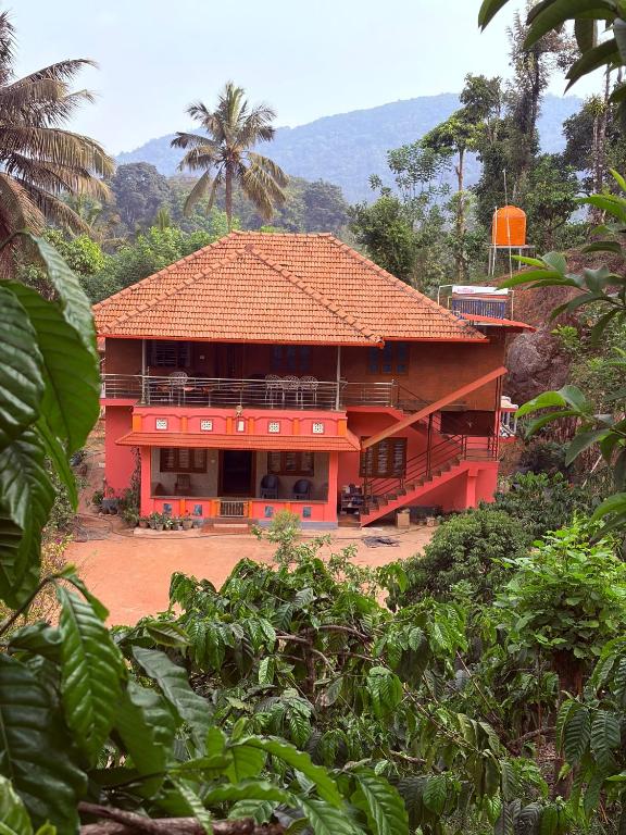 Dishaa Estate View Home Stay - Bed and Breakfast Madikeri