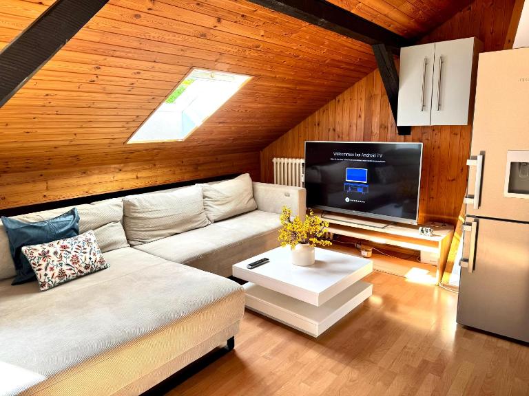 Zentrale Dachgeschosswohnung mit gemütlichem Charme - B&B Herten
