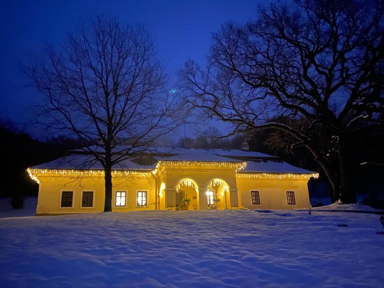 Záhorszky -Prónay kúria - B&B Karancskeszi