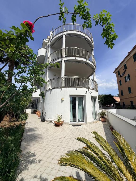 BluMare 50m dalla spiaggia box,giardino - B&B Albissola Marina