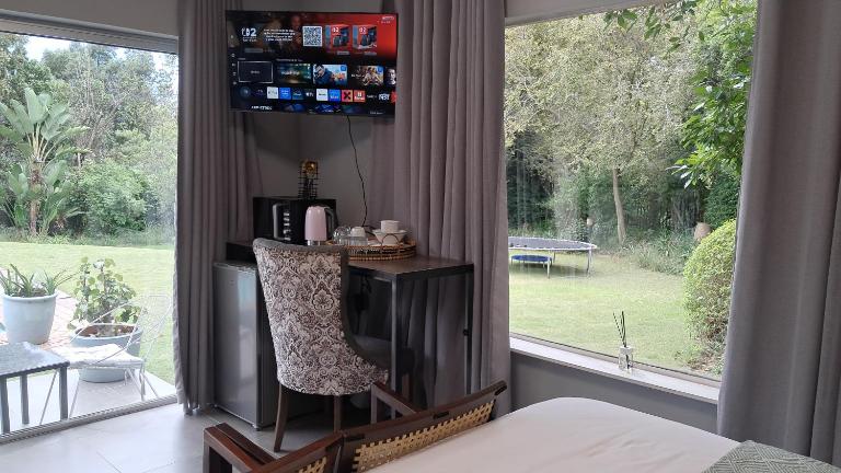 Casa De Olivias peaceful studio - B&B Johannesburg