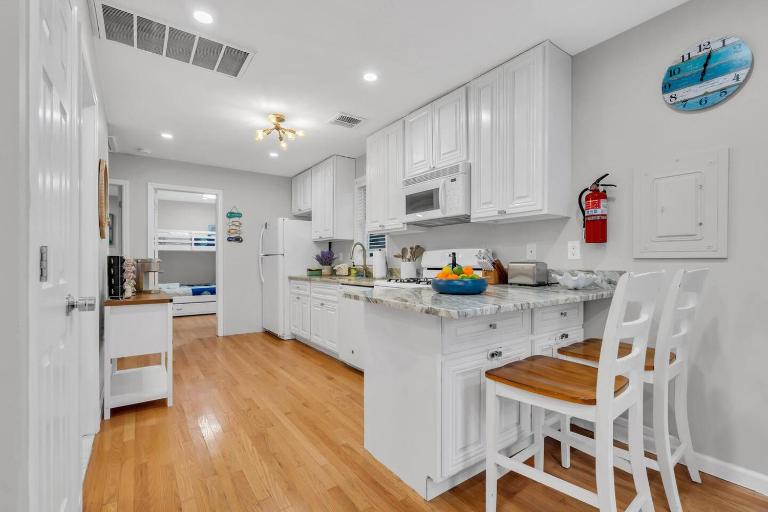 Pet Friendly | Fire Pit | Linens + Towels | Coffee - B&B Seaside Heights