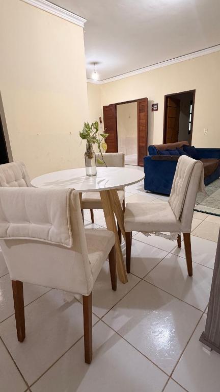 Casa Espaçosa Ideal para Família Com 4 camas e 2 quartos - Chambres d'hôtes Juazeiro do Norte